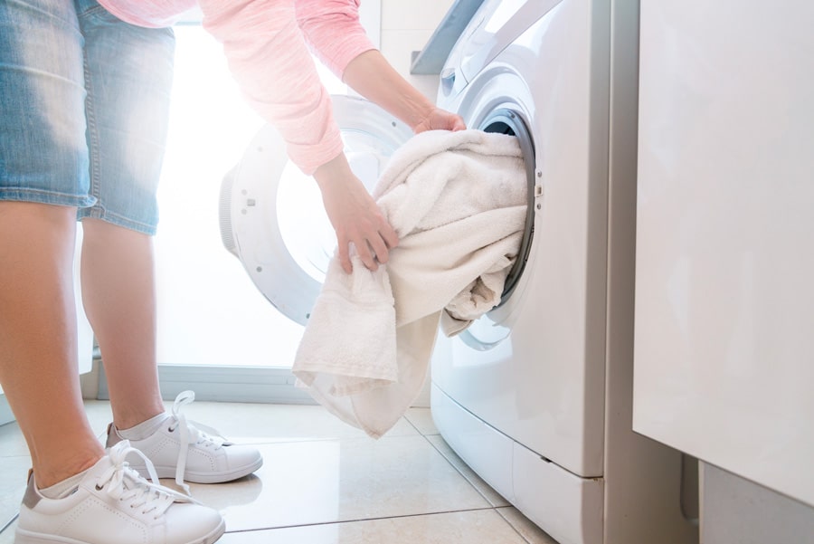 du linge propre prêt à être séché 